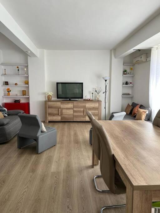 Le Building: 5 Pax Centre Ville Marseille Luaran gambar